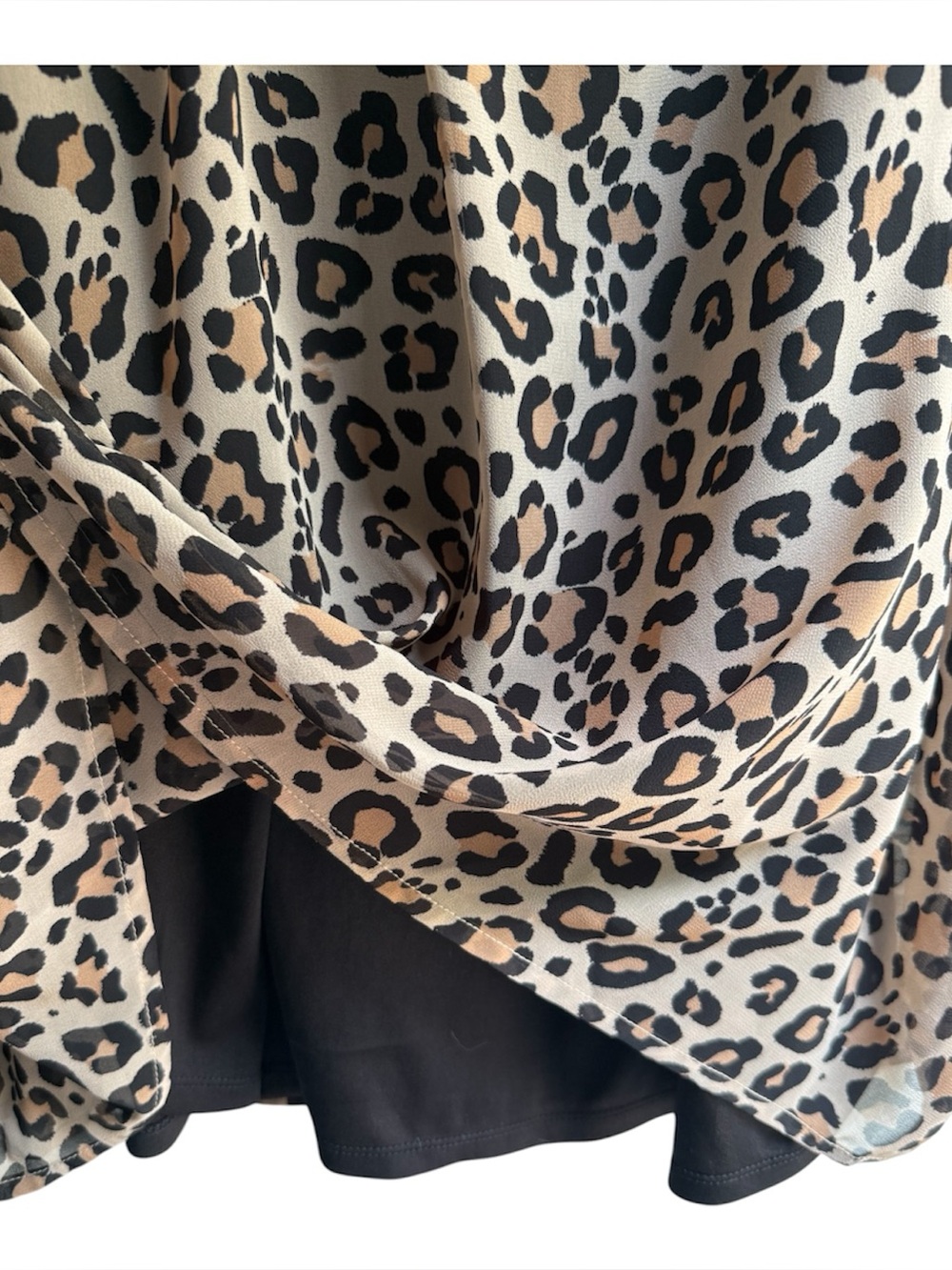 Ava & Viv Leopard Print Short Ruffled Sleeve Blouse Size 2X - Picture 3 of 4